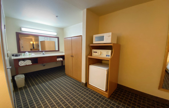 SureStay Plus Hotel By Best Western San Jose Central City - Room - Vanity